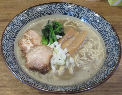 「濃厚煮干白湯そば　680円」@煮干し中華そば 一剣の写真