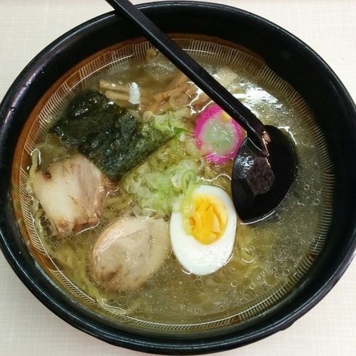 「しおラーメン」@ラーメン専門店 胡桃の写真