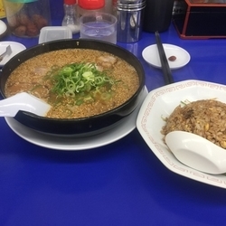 味噌ラーメン+炒飯セット 907円