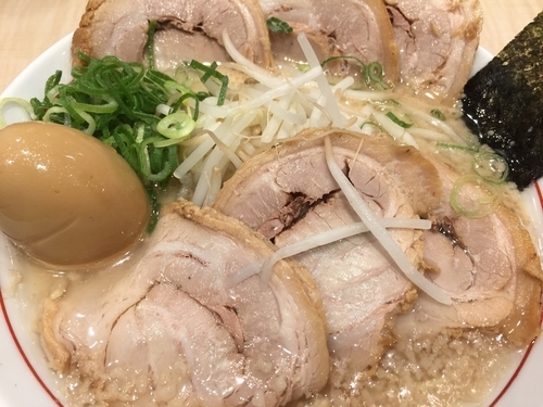 「チャーシューメン＋味玉＋替玉x2(無料)」@替玉千里眼 志木店の写真