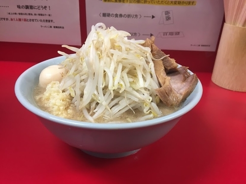 「ラーメン　野菜増し増しニンニク+味玉子」@ラーメン二郎 新宿歌舞伎町店の写真