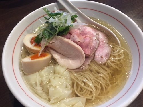 「特撰ラーメン白」@八咫烏の写真