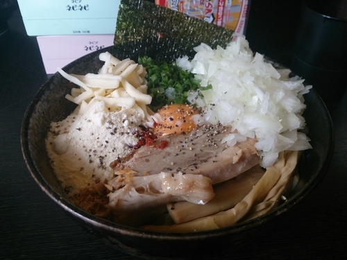 「まぜそば＋刻み玉ねぎ＋Wチーズ」@二代目狼煙 本店 葉隠製麺の写真