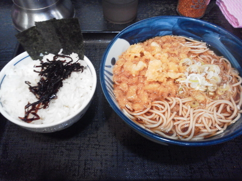 「たぬきそば+小ごはん 460円」@めん処 つるやの写真