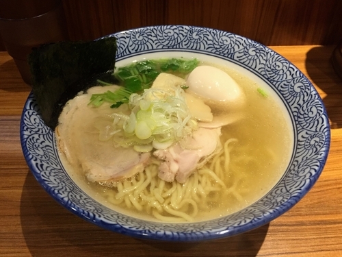 「淡麗しおそば＋味玉（サービス）」@麺屋 樹真の写真