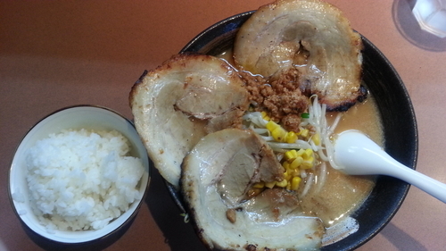 「北海道味噌炙りチャーシュー麺　大盛り+ライス」@江戸前味噌ラーメンの写真