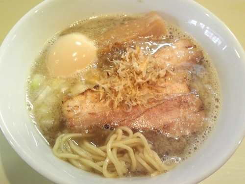 「【限定】煮干しらーめん￥700・味玉￥100」@らーめん コッコの写真