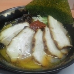 豚骨ラーメン三足 磯子店の画像