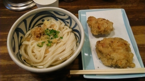 「かけ（ひやひや） 390円＋鶏天 190円（かな？）」@こくわがたの写真