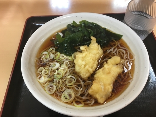 「イカ天そば」@梅もと ヤエチカ店の写真