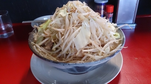 「ラーメン730円+麺増150円+生卵50円」@豚男 -BUTAMEN-の写真