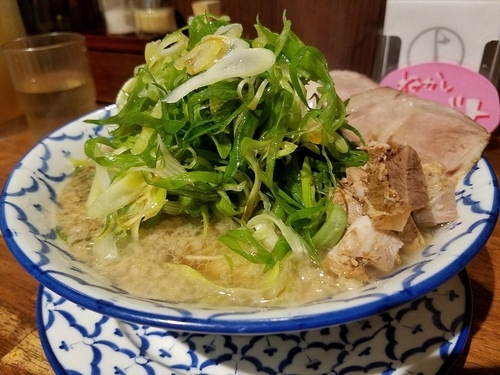 「京九条ネギラーメン(880円)」@京都進化系 三代目 ねかし鶏ガラとんこつラーメン よってこやの写真
