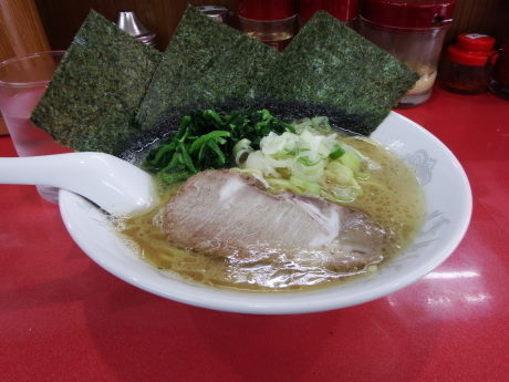 「太麺　ラーメン並」@鹿島家 鶴見店の写真
