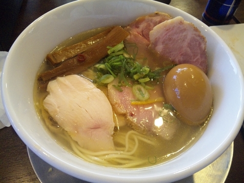 「塩そば　700円＋特製盛り　300円」@麺道 麒麟児の写真