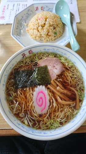 「ラーメン 半チャーハンセット 750円」@昇龍飯店の写真