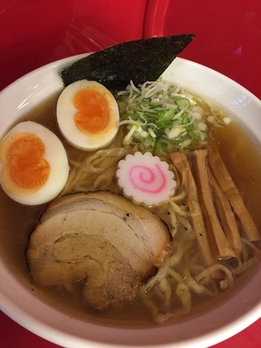 「白醤油ラーメン玉子のせ」@らーめん我礫の写真
