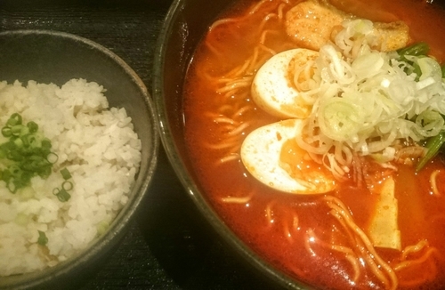 「辛口 鯛拉麺ー真魚（鯛めし付き）」@鯛麺 真魚の写真
