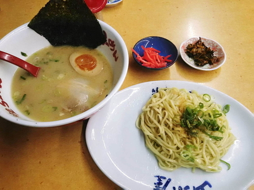 「昭和（むかし）ラーメン＋替玉（中太）970円」@九州筑豊ラーメン 山小屋 君津店の写真