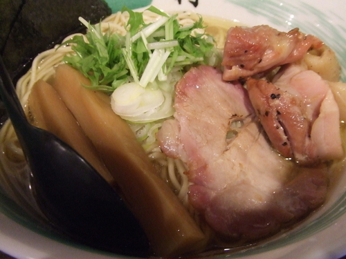 「【曜日限定】名古屋コーチンのらぁめん(塩)　９００円」@自家製麺 麺屋 利八の写真