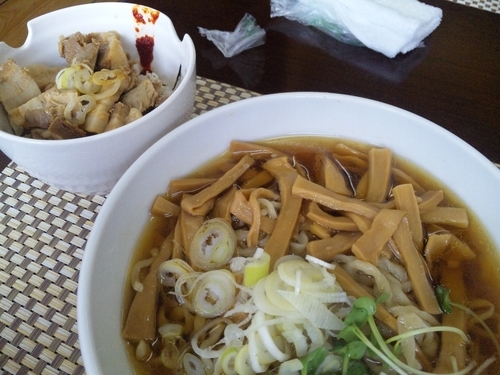 「めんまらーめん９００円＋ミニチャシュー丼２５０円」@青竹手打ちらーめん まるはちの写真