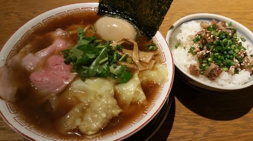 「わんたんめん(850)味玉(120)＋炙り肉ごはん(150)」@中華そば 二階堂の写真