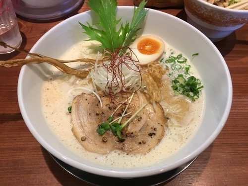 「豚だしらぁ麺700」@ふじ門製麺の写真