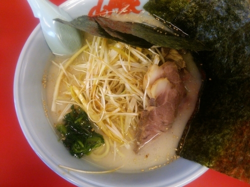「塩ネギラーメン（中盛）＋のり＋チャーシュー2枚」@山岡家 前橋野中店の写真