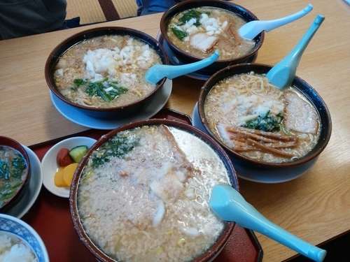 「中華（特油・細麺・麺少な目)＋半ライス」@大むら食堂の写真
