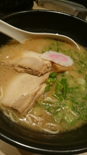 「豚骨醤油ラーメン730円」@TOKYO 豚骨 BASE MADE by 博多一風堂 ecute品川サウス店の写真