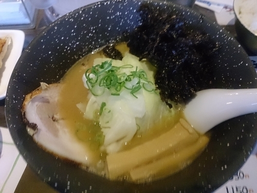 「ちょもラーメン」@俺らラーメン ちょもらんまの写真