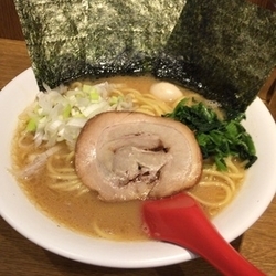 豚骨醤油ラーメン大盛り 850円