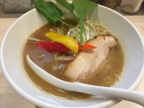 「拉麺醤油（800円）」@濃厚鶏出汁拉麺 吉法師 KIPPOSHIの写真