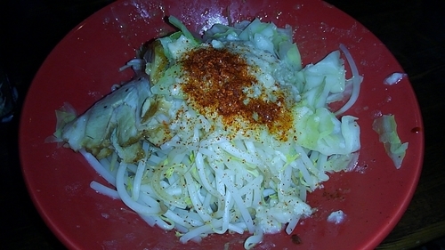 「ピリカラまぜそば野菜盛り@670円」@麺屋 ジョニー 本店の写真