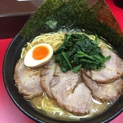 チャーシュー麺中盛1030円、硬め濃いめ