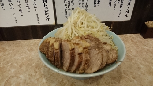 「らーめん中豚一本・麺大盛(野菜・あぶら)￥１４００」@肉汁らーめん 公 kimiの写真