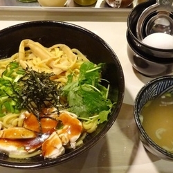 油そば：ビアンコ（850円）＋生たまご（100円）