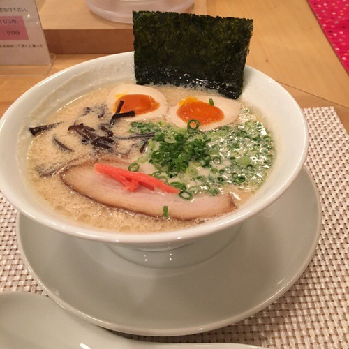 「しんしんラーメン味玉」@麺屋しんしんの写真