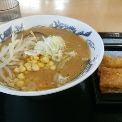 味噌ラーメン(並盛)470円＋いなり寿司2個130円
