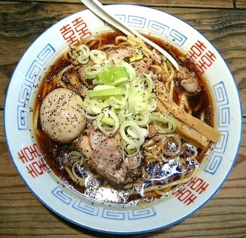 「富山ブラック新味 味玉」@えびすこの写真