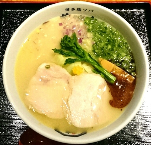 「博多極上鶏白湯ソバ」@博多鶏ソバ 華味鳥 新宿三井ビル店の写真