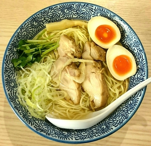 「富山白海老らーめん 大盛り 味玉」@麺屋 つくつく 池袋東口店の写真