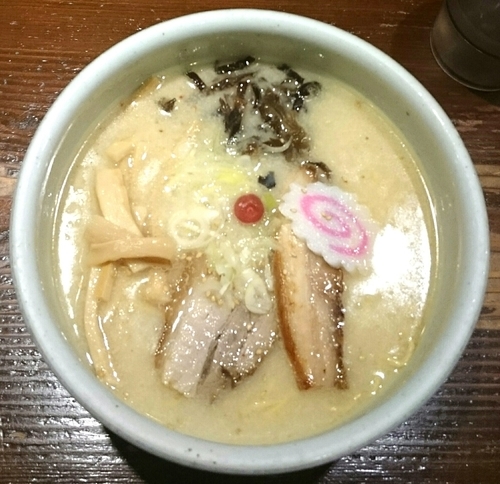 「しおらーめん」@らーめん 山頭火 新宿南口店の写真