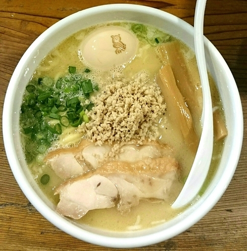 「白鶏らーめん 味玉」@鶏の穴の写真