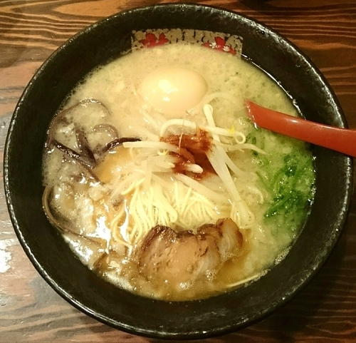 「とんこつ こく味 玉子」@龍の家 新宿小滝橋通り店の写真