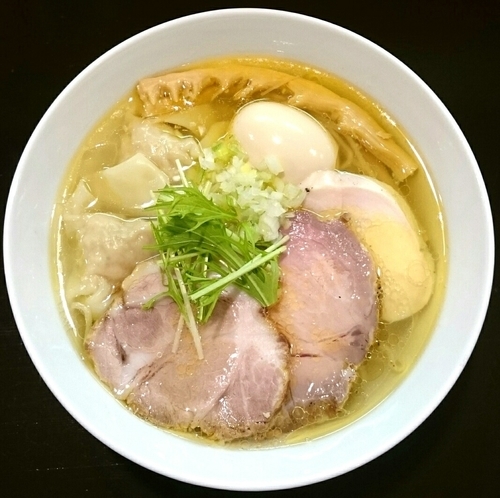 「塩特製らぁ麺」@らぁ麺 すぎ本の写真
