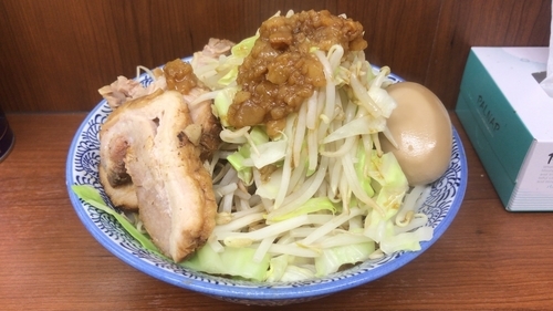 「小ラーメン 全マシ＋味玉 500円（期間限定価格）」@立川田田の写真