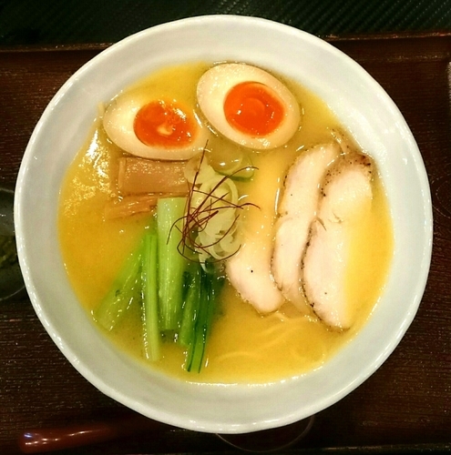 「鶏白湯ラーメン」@麺処 古武士 新宿西口小滝橋通り店の写真