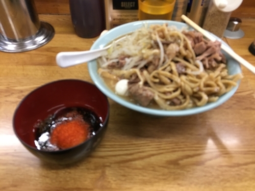 「らーめん 麺少なめ 辛め+脂 650円」@ラーメン そらの写真