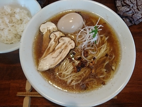 「はまぐり×まつたけラーメン(醤油) +味玉」@麺酒処 ふくろうの写真