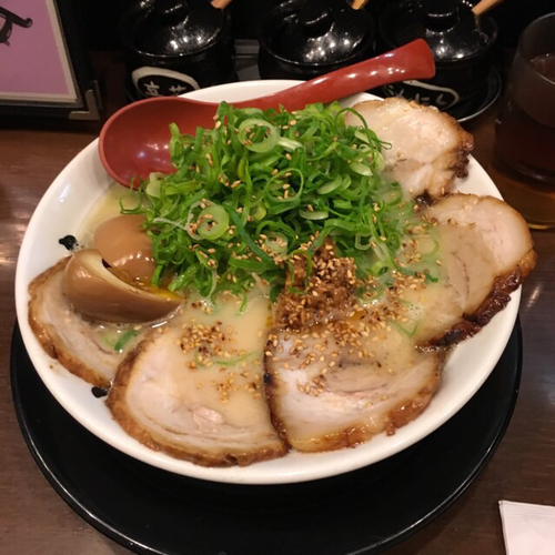 「定番とんこつ 特上盛り」@山神山人 御影店の写真